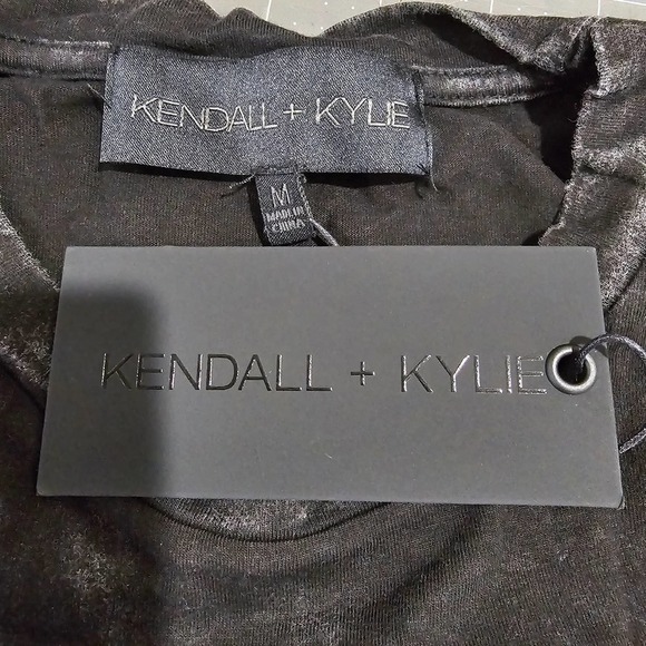 Kendall + Kylie Short Sleeve Short T-shirt Size Medium Be Kind Stone Washed - Picture 5 of 8